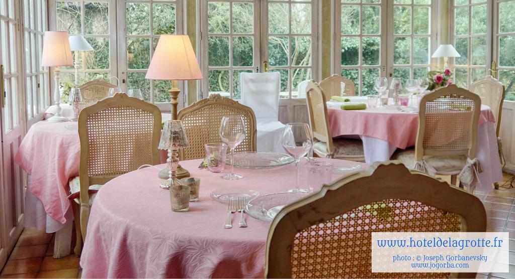 Hotel De La Grotte มงทิญญัก ภายนอก รูปภาพ