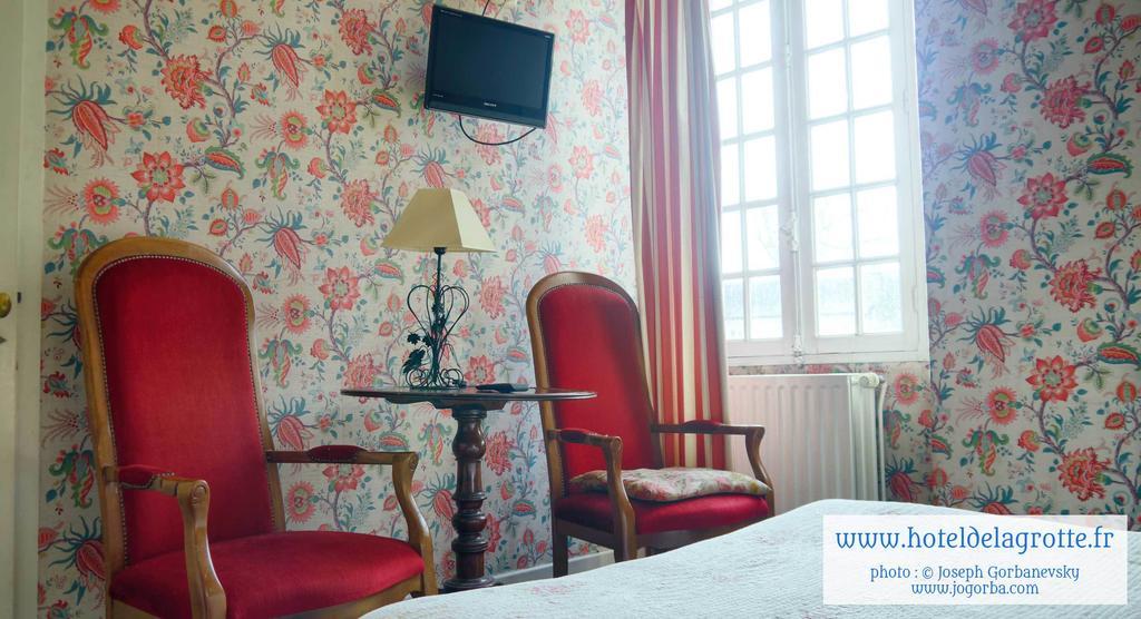 Hotel De La Grotte มงทิญญัก ภายนอก รูปภาพ