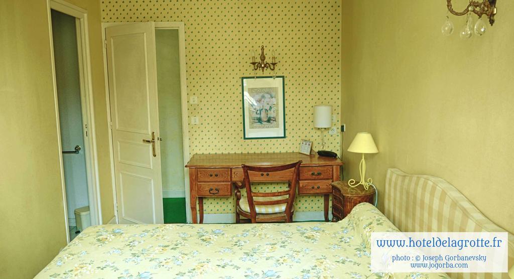 Hotel De La Grotte มงทิญญัก ภายนอก รูปภาพ