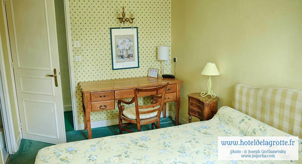 Hotel De La Grotte มงทิญญัก ภายนอก รูปภาพ
