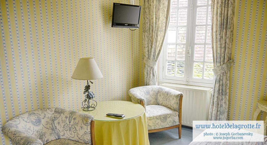 Hotel De La Grotte มงทิญญัก ภายนอก รูปภาพ